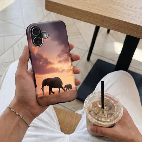 Olifanten - Grasland - Zonsondergang Toughcase MagSafe Apple iPhone 17 klein -Sfeer1M