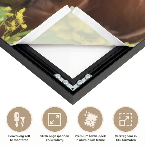 Koe - Weide - Bloemen Textielframe zwart klein -USP_feed_closeupNL