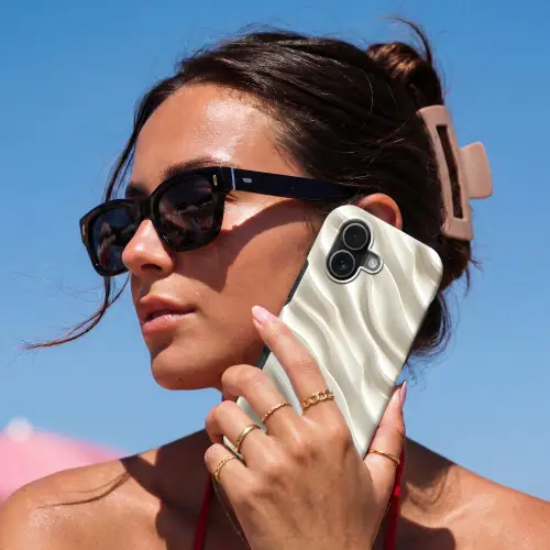 Diagonaal - Golven - Crème Toughcase MagSafe Apple iPhone 17 klein 1017 -Sfeer2V