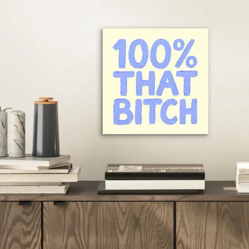 100% that bitch - Blauw - Wit aluminium wit klein -sfeer1