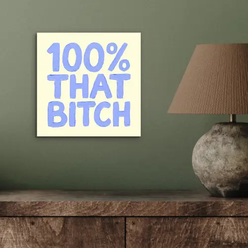 100% that bitch - Blauw - Wit aluminium wit klein -sfeer2