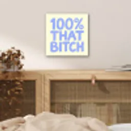 100% that bitch - Blauw - Wit aluminium wit klein -sfeer3