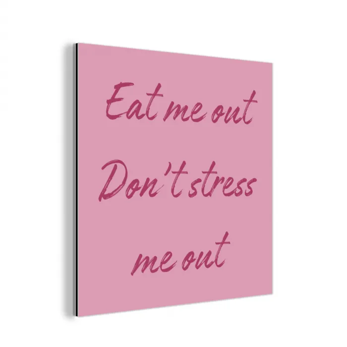 Eat me out don't stress me out - Roze - Handgeschreven aluminium wit klein -3d