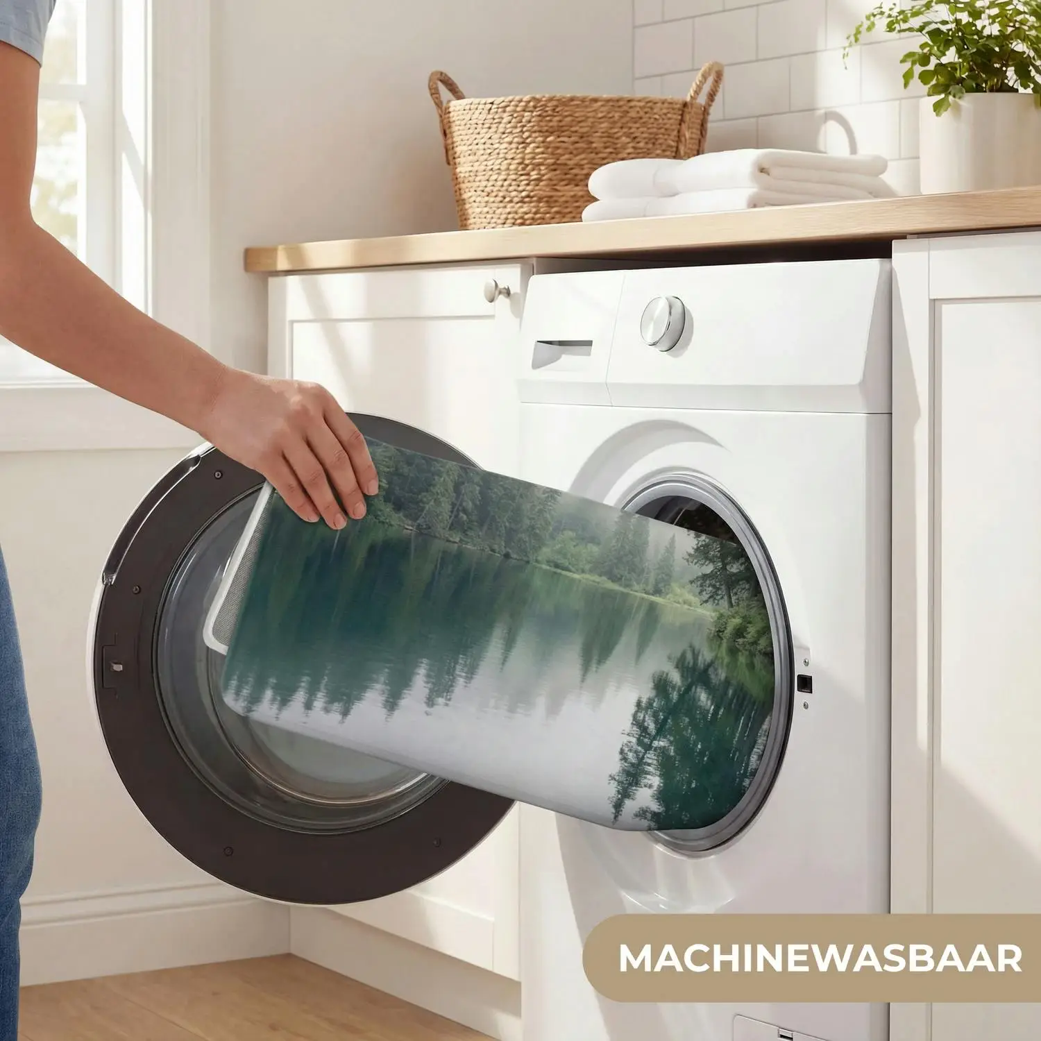 Badmat met een bos en meer die je in de wasmachine stopt