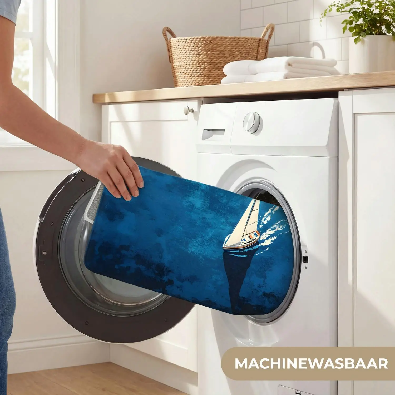 Badmat met een zuilboot in het water die je in de wasmachine stopt