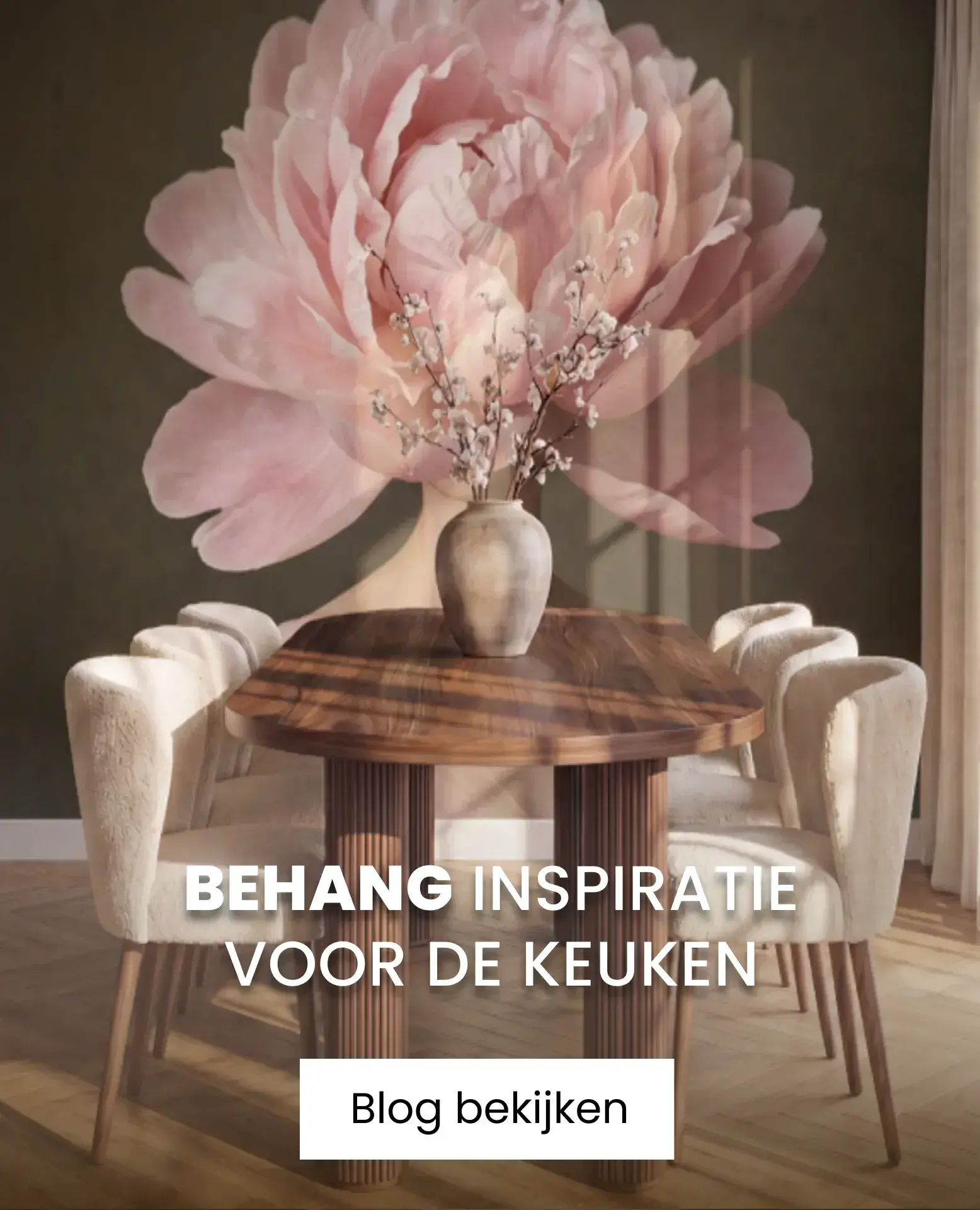 behang met roze bloem in eetkamer