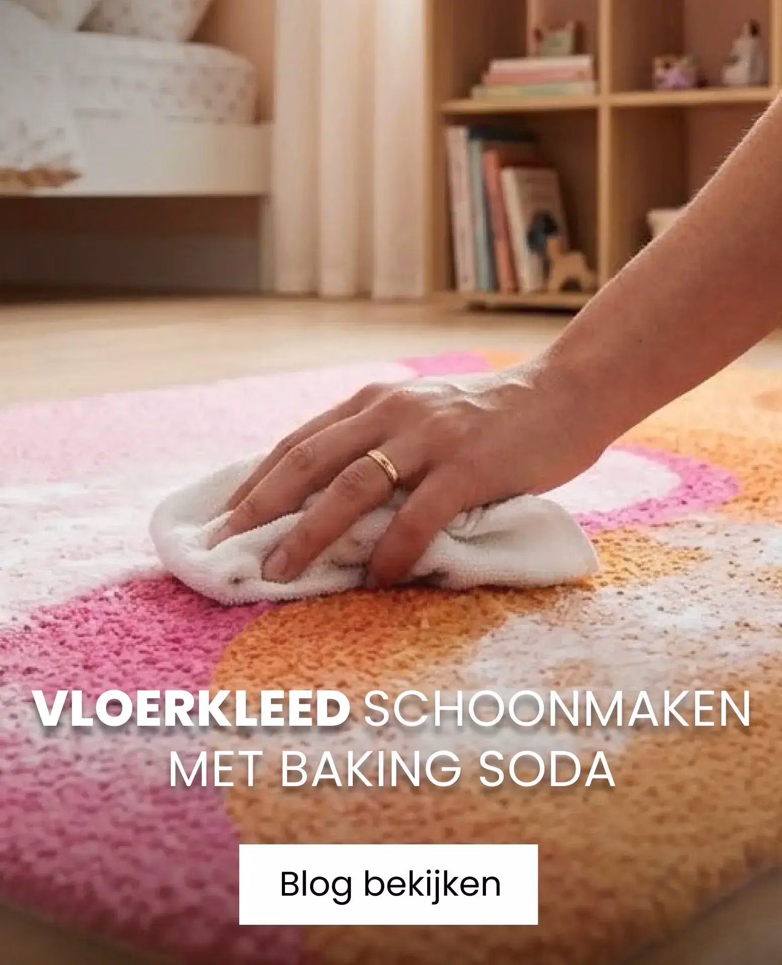 iemand die vloerkleed schoonmaakt