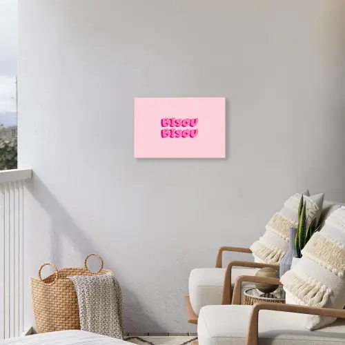 Bisou - Roze - Dikke letters Tuinposter op houten frame 2 cm dik klein -sfeer1