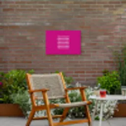 Focus on the good - Roze - wit Tuinposter op houten frame 2 cm dik klein -sfeer3