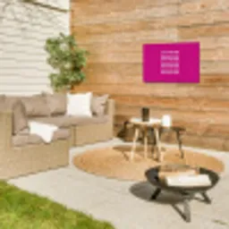 Focus on the good - Roze - wit Tuinposter op houten frame 2 cm dik klein -sfeer2