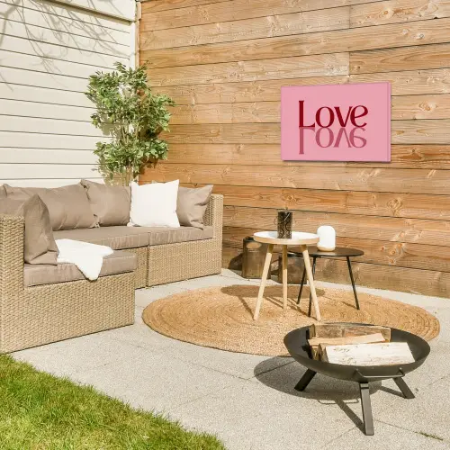 Love - Roze - Spiegeling Tuinposter op houten frame 2 cm dik klein -sfeer2