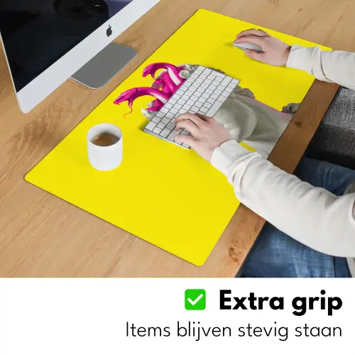 Buste - Slangen - Geel Muismat XXL klein -sfeer3