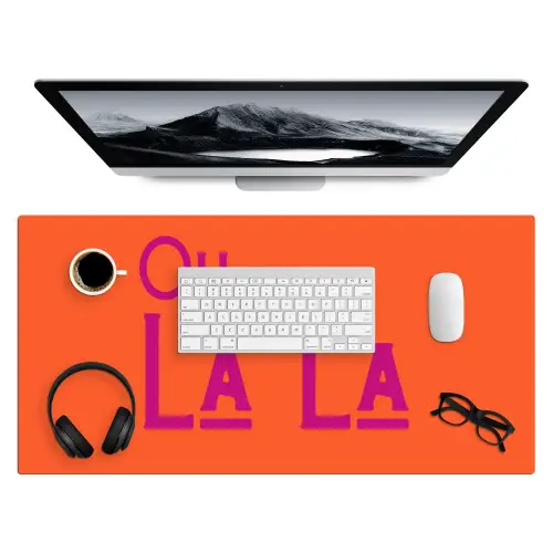 Oh la la - Oranje - Roze - Scheeflettertype Muismat XXL klein -3d