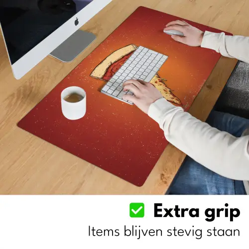 Pizza - Kaas - Rood - Pepperoni Muismat XXL klein -sfeer3