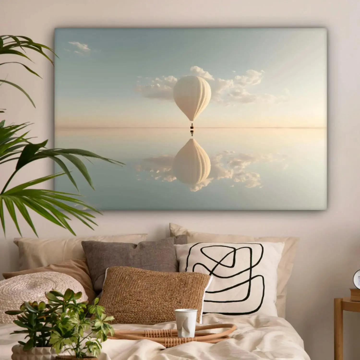 Canvas schilderij met een luchtballon over het water met de reflectie op het water.