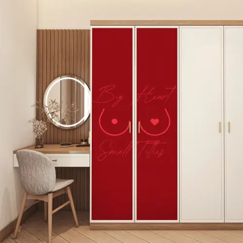 big heart small titties - Hart - Rood deurposter klein -sfeer3
