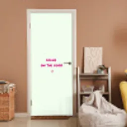Focus - Beige - Roze - Smiley deurposter klein -sfeer1