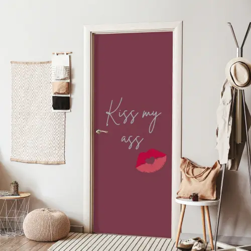Kiss my ass - Lip - Bordeaux deurposter klein -sfeer6