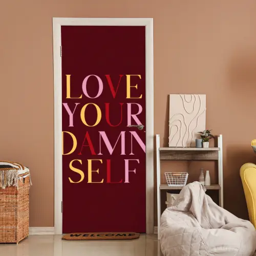Love your damn self - Kleurrijk - Bordeaux deurposter klein -sfeer1