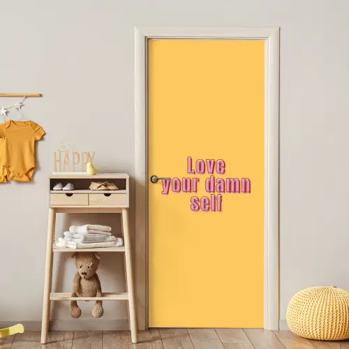 Love yourself - Roze - Geel deurposter klein -sfeer4
