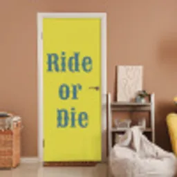 Ride or die - Geel - Blauw deurposter klein -sfeer1