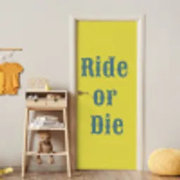 Ride or die - Geel - Blauw deurposter klein -sfeer4
