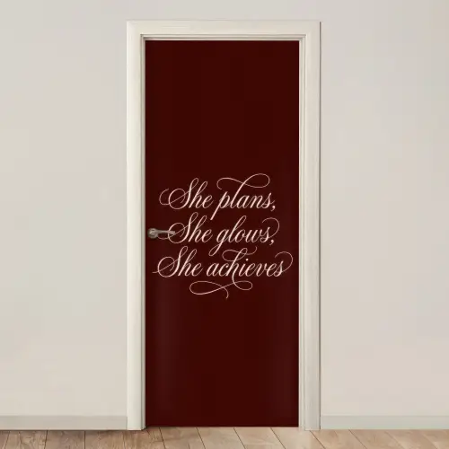 She plans she glows she achieves - Rood - Cursief deurposter klein -3d_beige