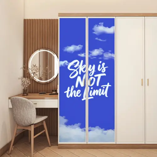 Sky is not the limit - Blauwe lucht - Wolken deurposter klein -sfeer3