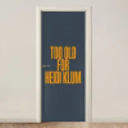 Too old for heidi klum - Geel - Blauw deurposter klein -3d_beige