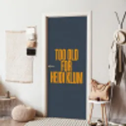 Too old for heidi klum - Geel - Blauw deurposter klein -sfeer6