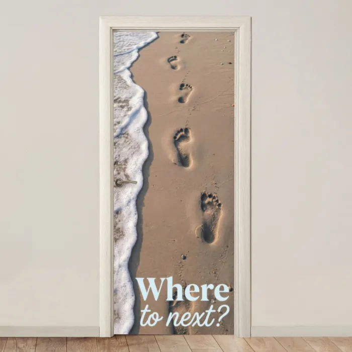 Where to next - Strand - Voetstappen deurposter klein -3d_beige