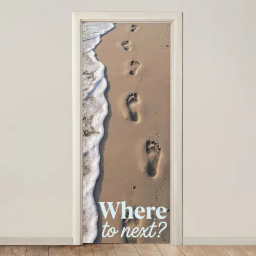 Where to next - Strand - Voetstappen deurposter klein -3d_beige