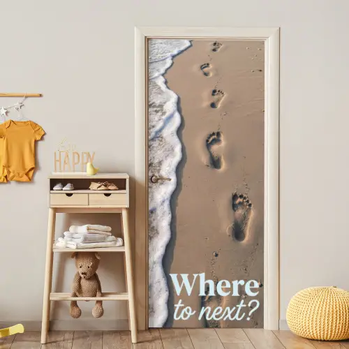 Where to next - Strand - Voetstappen deurposter klein -sfeer4