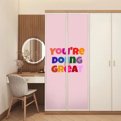 You're doing great - Roze - Kleurrijk deurposter klein -sfeer3