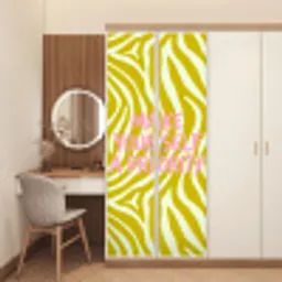 Zebraprint - Priority - Roze deurposter klein -sfeer3