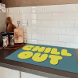 Chill out - Geel - Blauw Inductie beschermer vinyl 3mm klein -sfeer3
