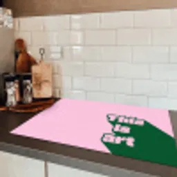 Groen - Teskt - This is art - Roze Inductie beschermer vinyl 3mm klein -sfeer3