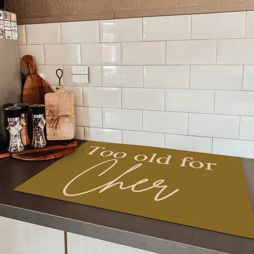 Groen - Too old for cher - Roze Inductie beschermer vinyl 3mm klein -sfeer3