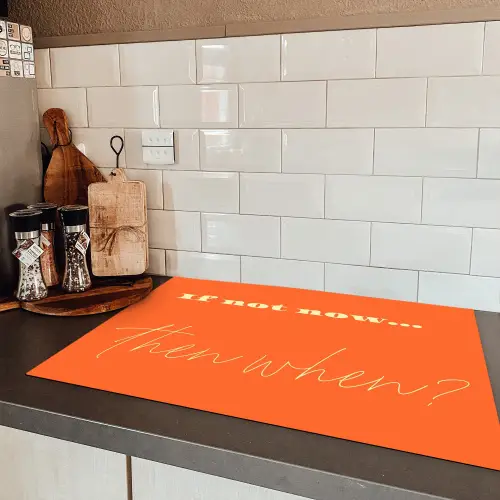 If not now then when - Oranje - Geel - Levendig Inductie beschermer vinyl 3mm klein -sfeer3