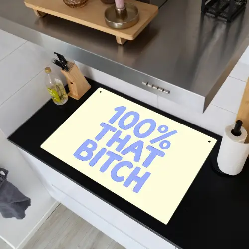 100% that bitch - Blauw - Wit Inductie beschemer met haakjes klein -sfeer1