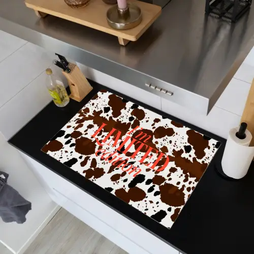 Koeienprint - Limited edition - Rood Inductie beschemer met haakjes klein -sfeer1