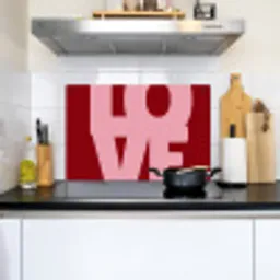 Love - Rood - Blokletters Inductie beschemer met haakjes klein -sfeer2