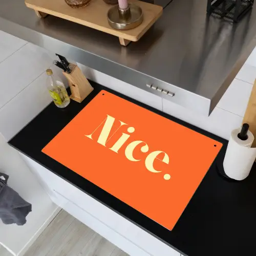 Oranje - Gebroken wit - Nice Inductie beschemer met haakjes klein -sfeer1