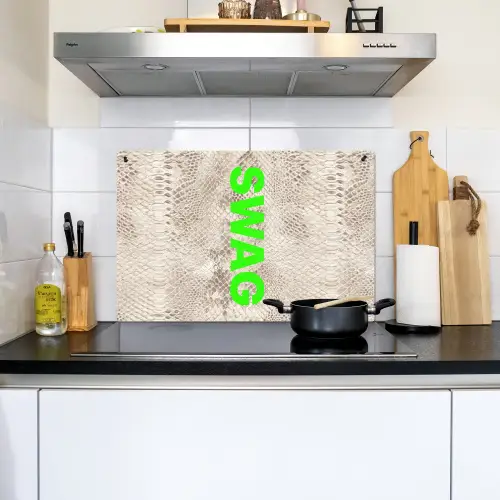 Slangenprint - SWAG - Neon - Groen Inductie beschemer met haakjes klein -sfeer2