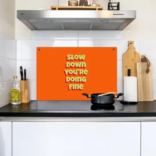 Slow down you're doing fine - Oranje - Simple Inductie beschemer met haakjes klein -sfeer2