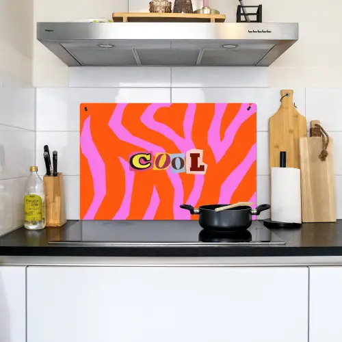 Zebraprint - Grafisch - COOL - Oranje Inductie beschemer met haakjes klein -sfeer2