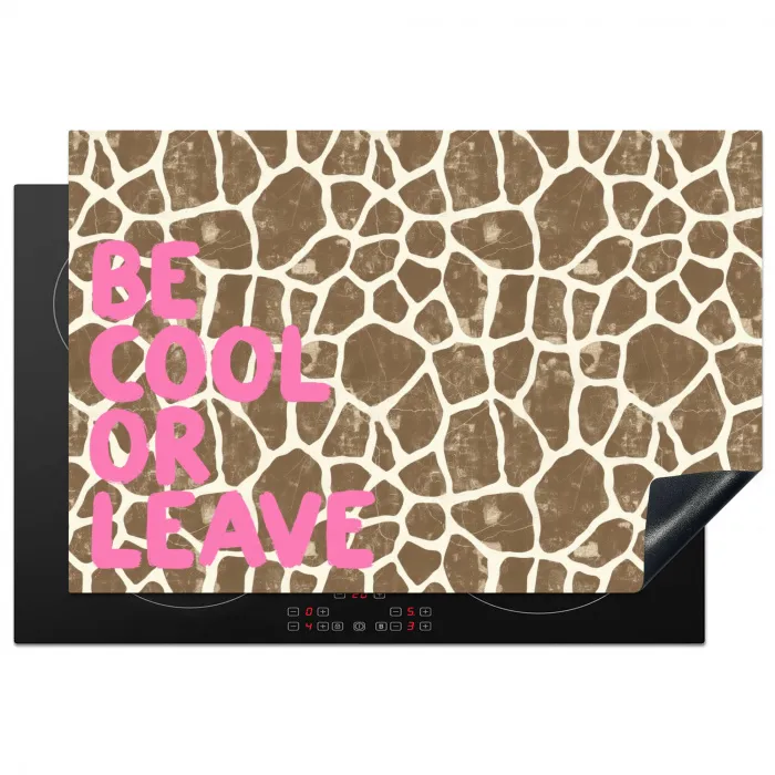 Tekst - Be cool or leave - Roze - Giraffenprint Inductie beschermer vinyl 3mm klein -3d