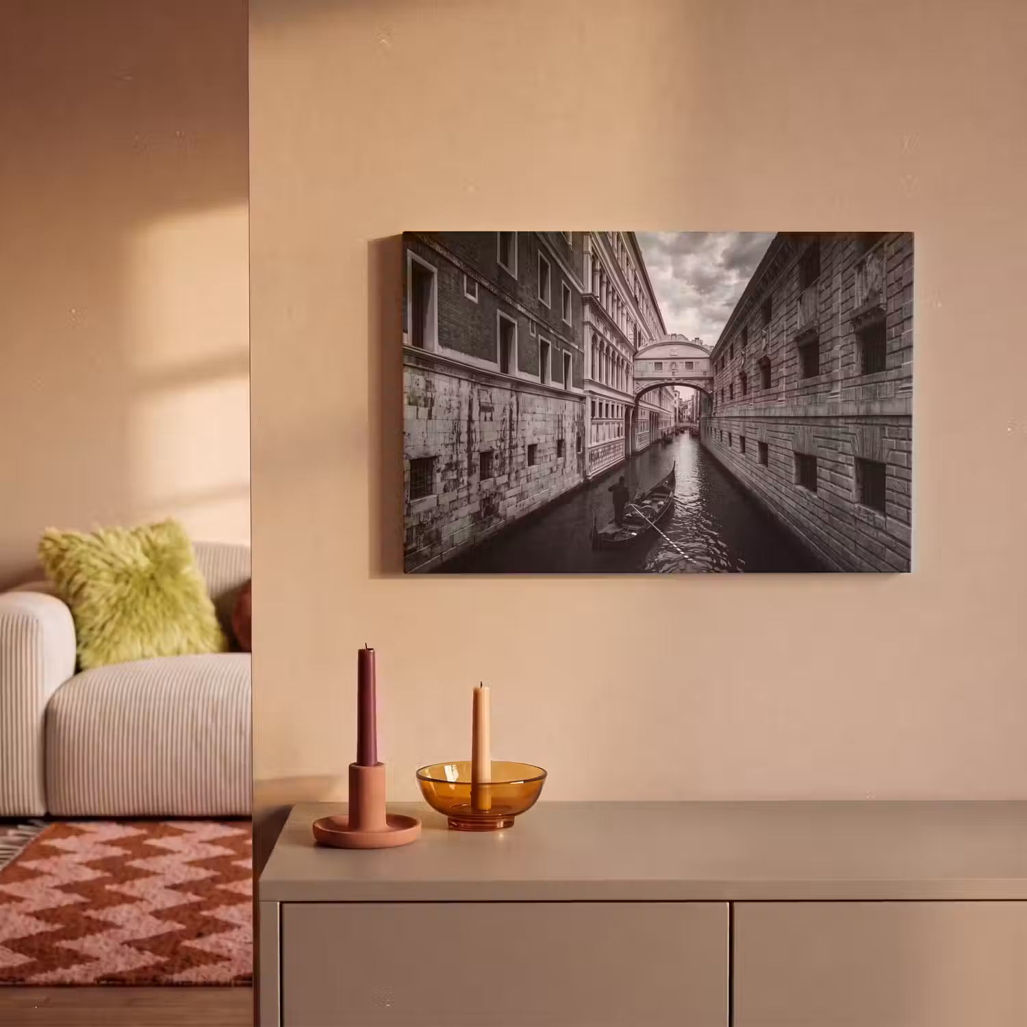 Boot - Waterweg - Stad - Zwart-wit - Architectuur canvas 2cm klein -sfeer1