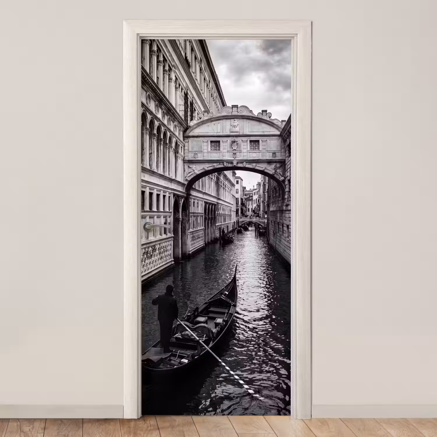 Boot - Waterweg - Stad - Zwart-wit - Architectuur deurposter klein -3d_beige