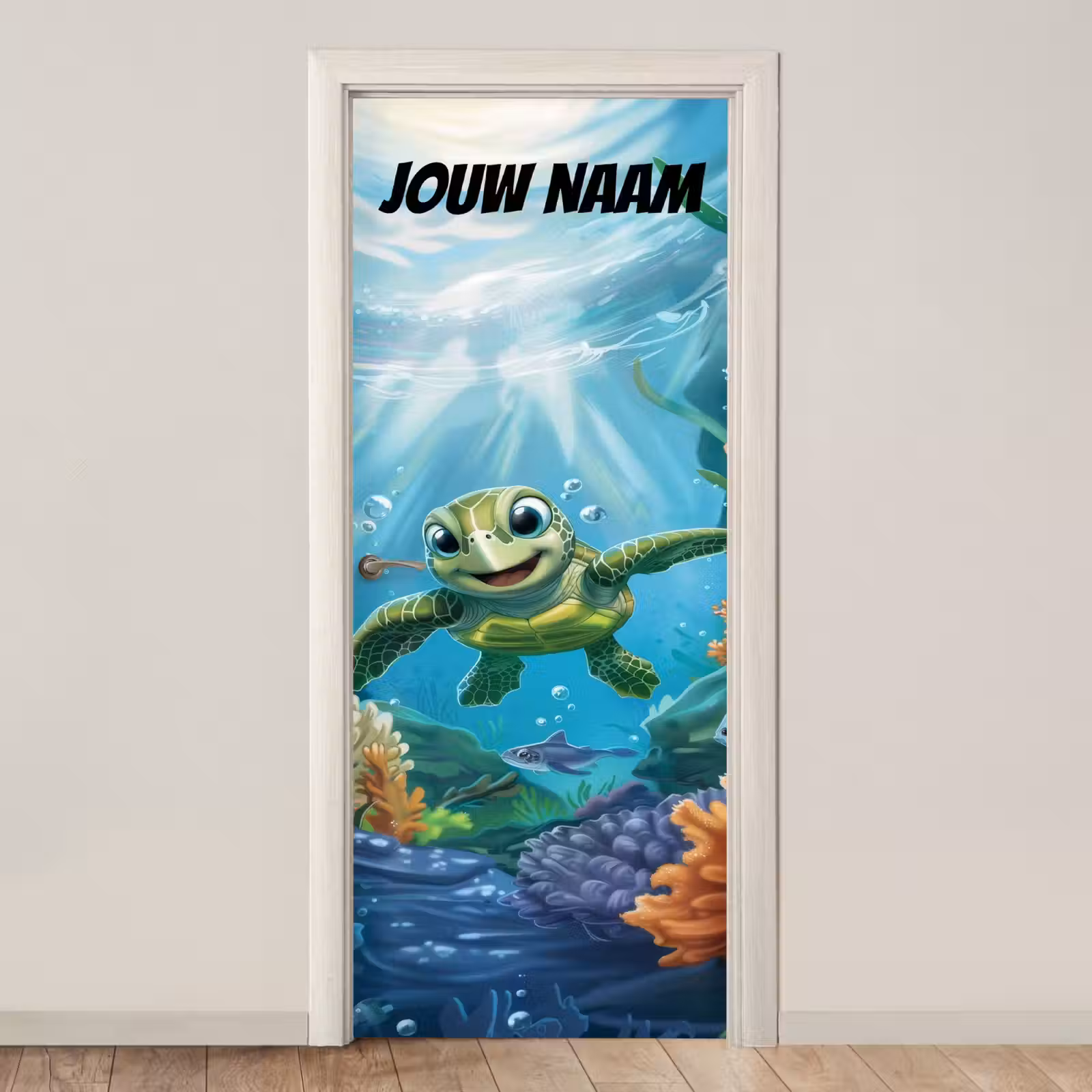 Vrolijke zeeschildpad onder water met de tekst “Deze kamer is van: jouw naam”. deurposter klein -3d_beige